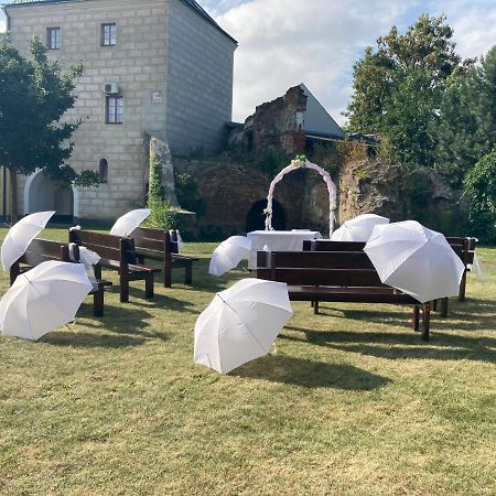 Penzion A Pivnice Varna Velka Bystrice Ngoại thất bức ảnh
