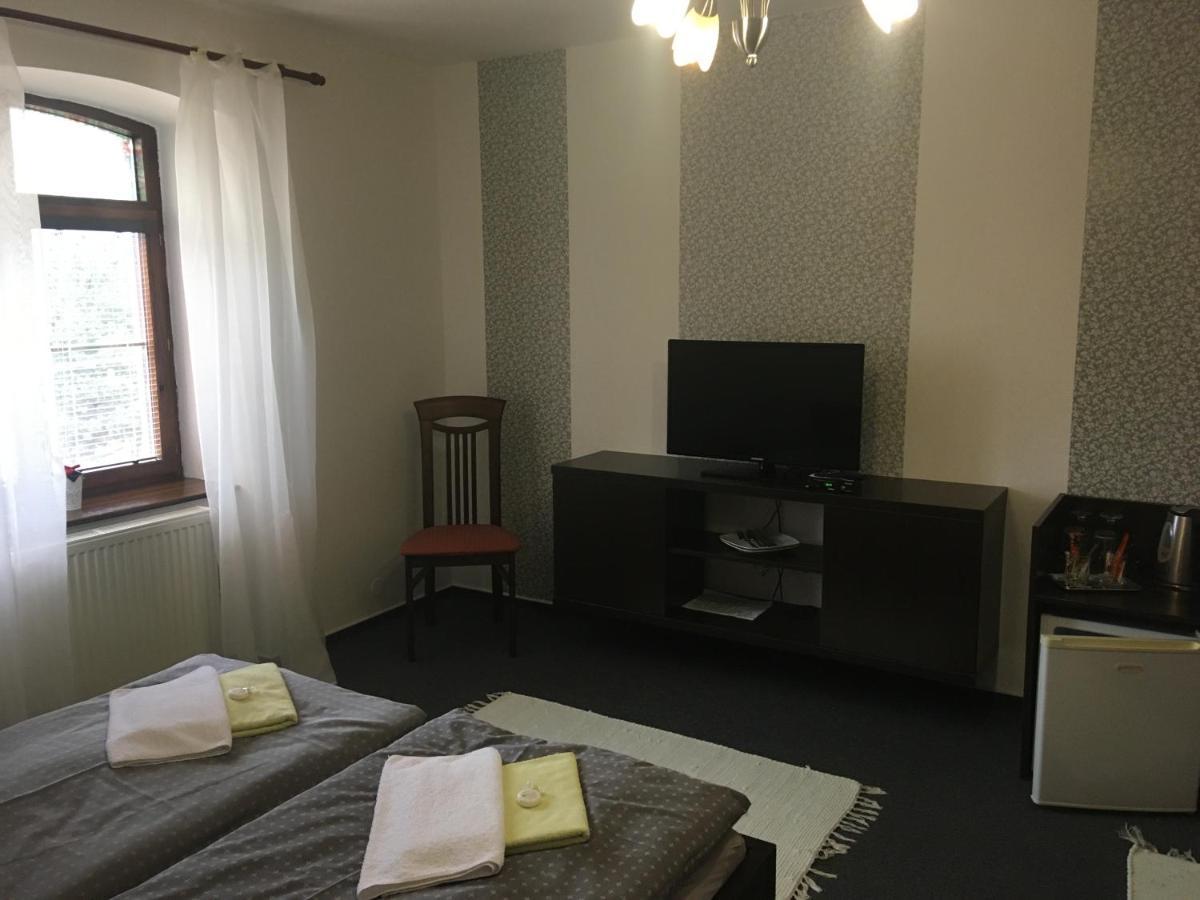 Penzion A Pivnice Varna Velka Bystrice Ngoại thất bức ảnh