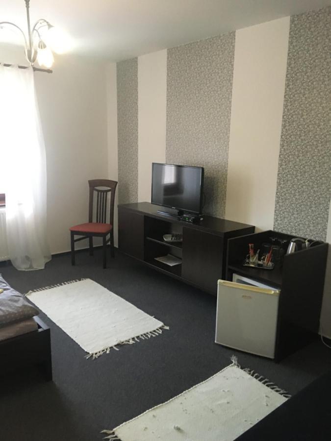 Penzion A Pivnice Varna Velka Bystrice Ngoại thất bức ảnh