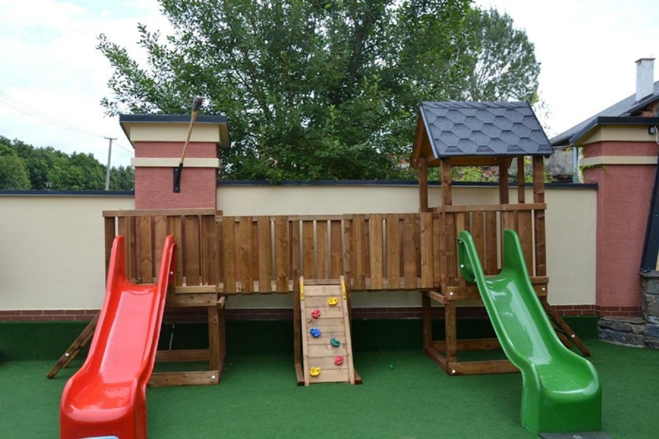 Penzion A Pivnice Varna Velka Bystrice Ngoại thất bức ảnh