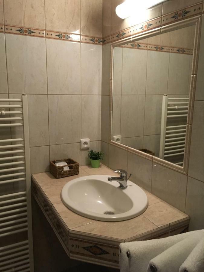 Penzion A Pivnice Varna Velka Bystrice Ngoại thất bức ảnh