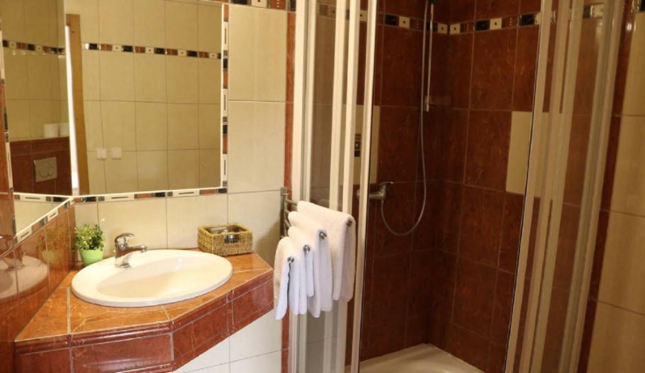 Penzion A Pivnice Varna Velka Bystrice Ngoại thất bức ảnh